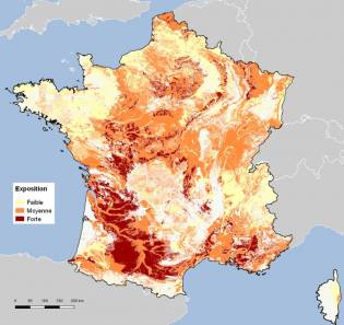 Cartographie de l'exposition du territoire au phénomène de retrait gonflement : 48 % du territoire est en zone d'exposition moyenne ou forte